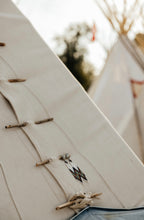 Load image into Gallery viewer, Annie-Oakley
