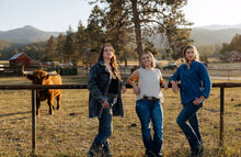 Load image into Gallery viewer, Annie-Oakley
