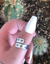 Load image into Gallery viewer, Daisy Chain Wrap Ring
