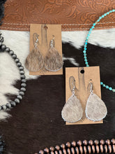 Load image into Gallery viewer, Vanilla Brindle Teardrop Earrings
