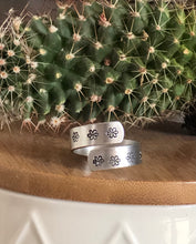 Load image into Gallery viewer, Daisy Chain Wrap Ring
