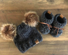 Load image into Gallery viewer, Beanie &amp; Booties Set
