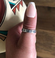 Load image into Gallery viewer, Daisy Chain Ring
