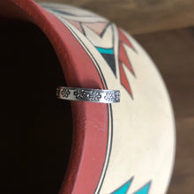 Load image into Gallery viewer, Daisy Chain Ring
